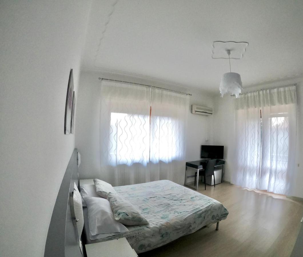 Bella Vita Guesthouse -Parcheggio Privato Interno Arona Zewnętrze zdjęcie