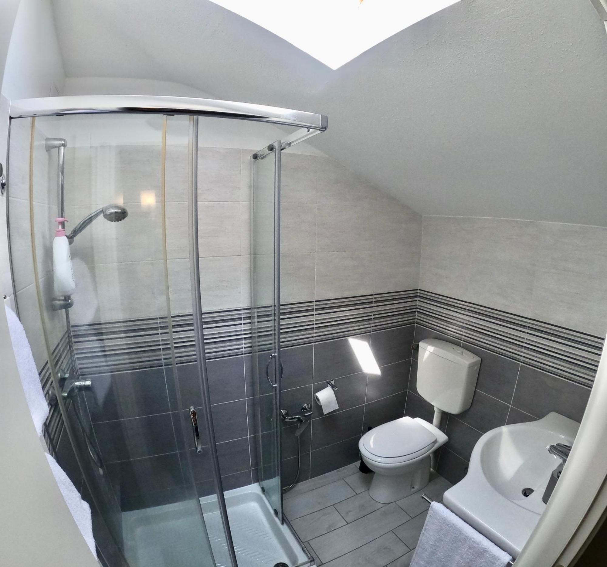 Bella Vita Guesthouse -Parcheggio Privato Interno Arona Zewnętrze zdjęcie