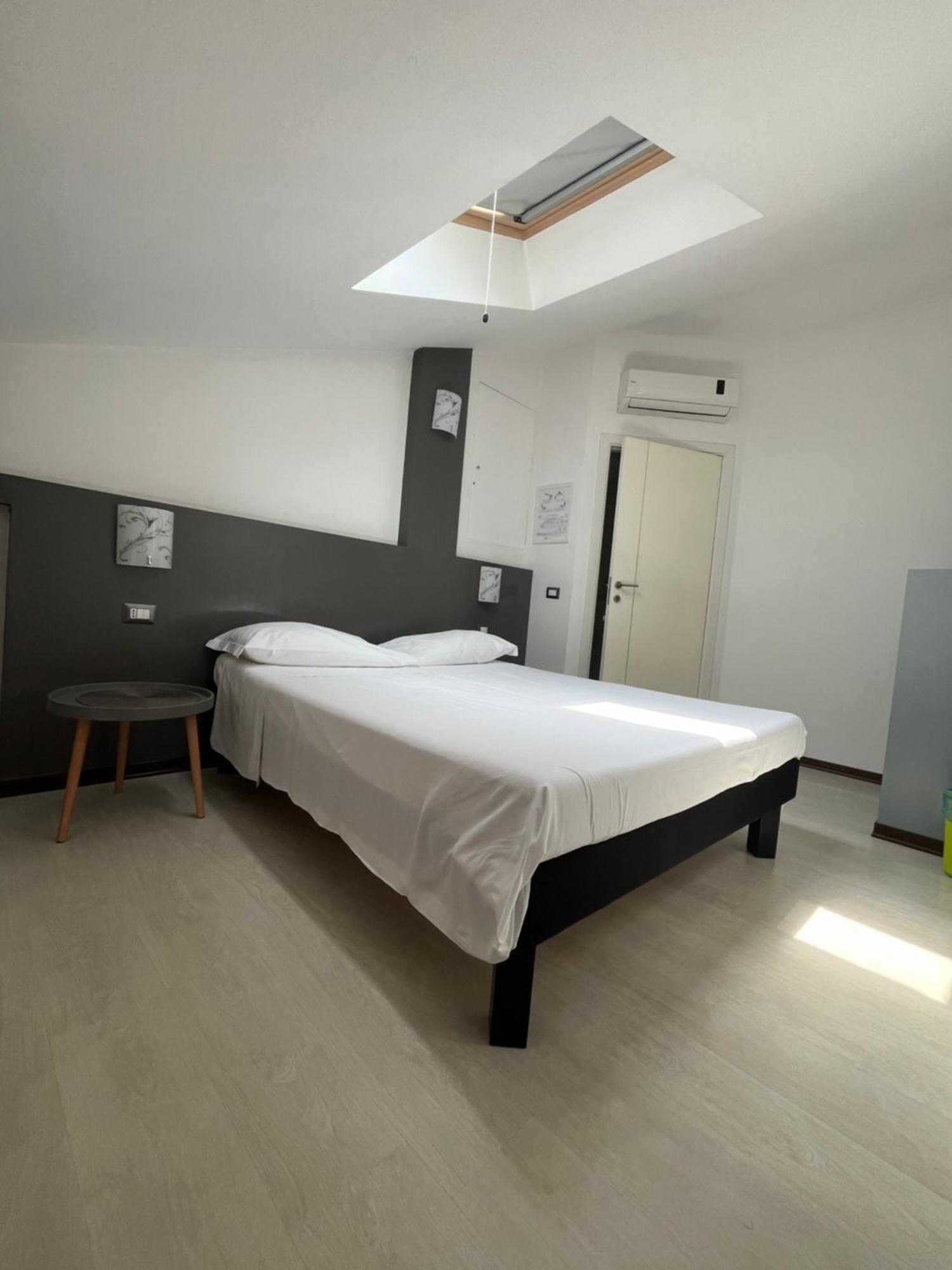 Bella Vita Guesthouse -Parcheggio Privato Interno Arona Zewnętrze zdjęcie