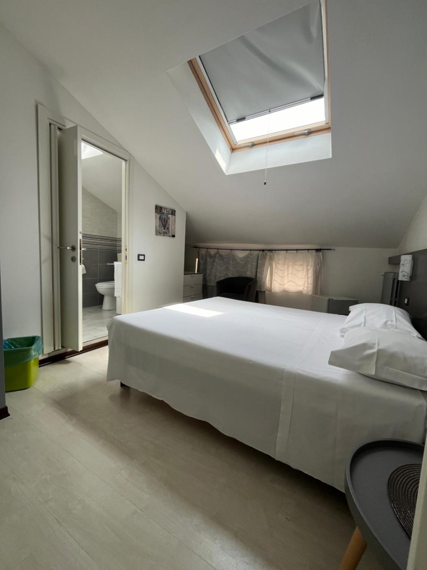 Bella Vita Guesthouse -Parcheggio Privato Interno Arona Zewnętrze zdjęcie