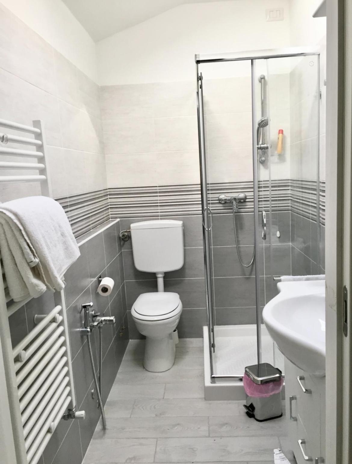 Bella Vita Guesthouse -Parcheggio Privato Interno Arona Zewnętrze zdjęcie
