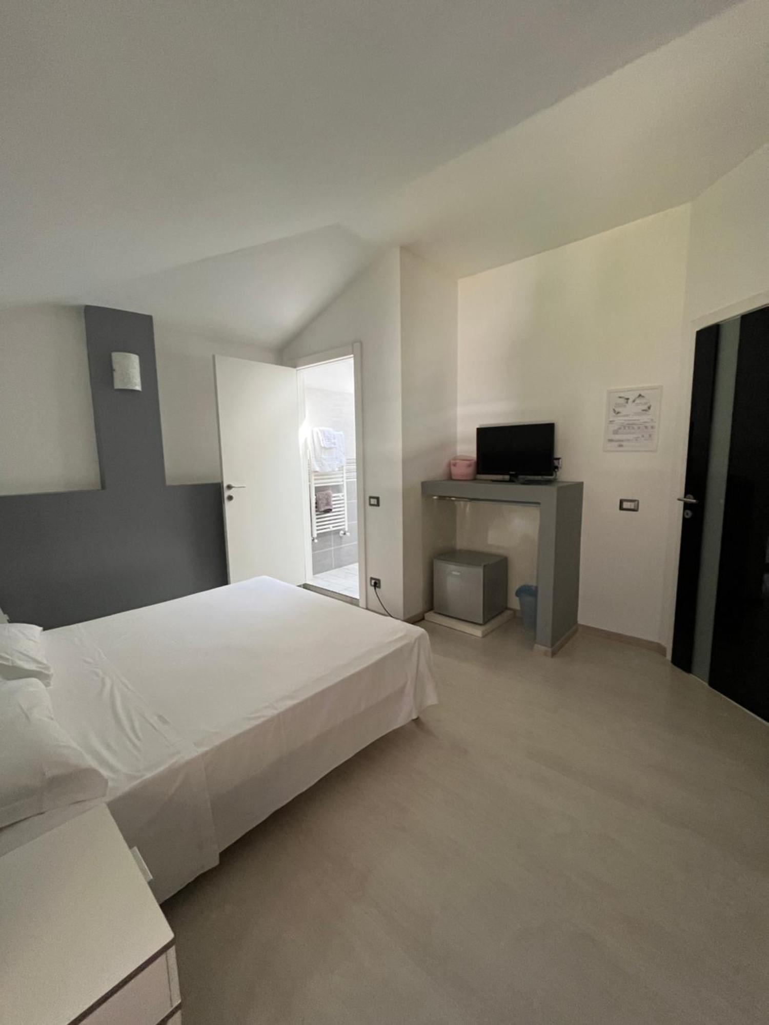Bella Vita Guesthouse -Parcheggio Privato Interno Arona Zewnętrze zdjęcie