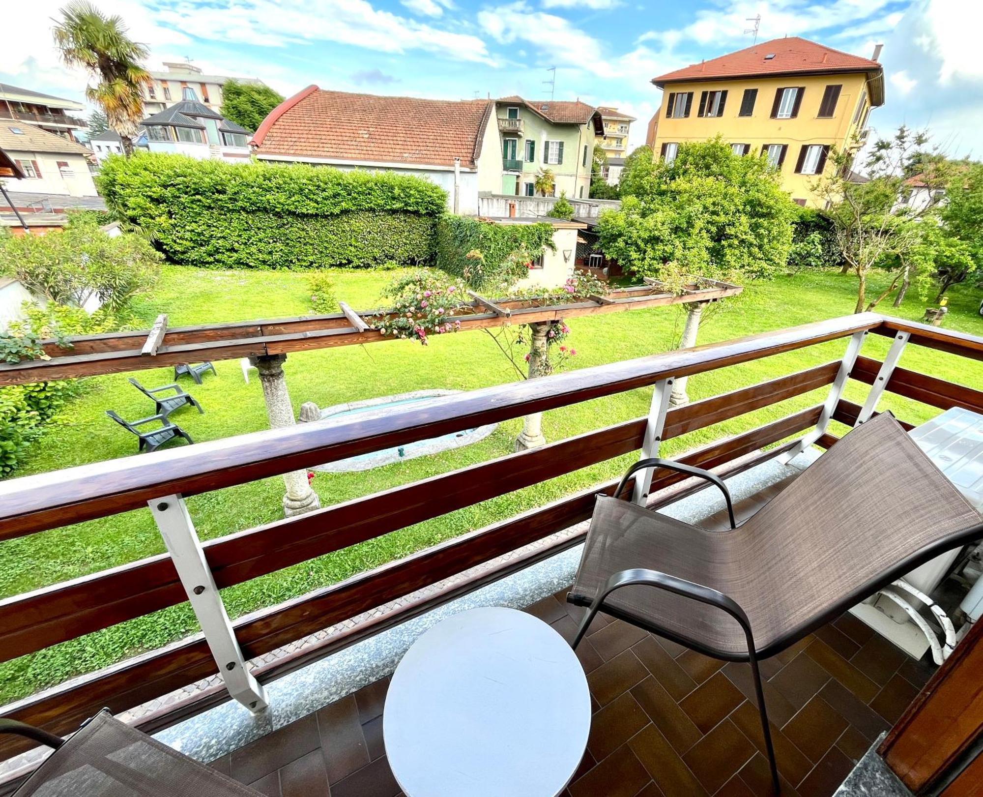 Bella Vita Guesthouse -Parcheggio Privato Interno Arona Zewnętrze zdjęcie
