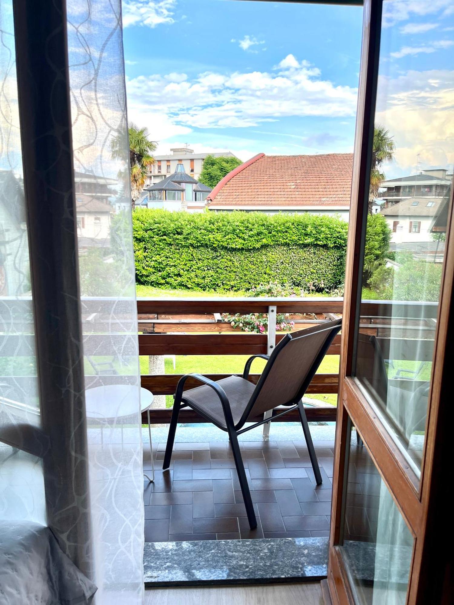 Bella Vita Guesthouse -Parcheggio Privato Interno Arona Zewnętrze zdjęcie