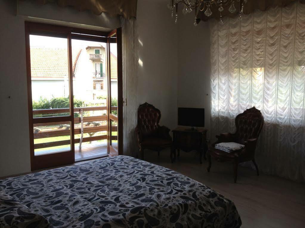 Bella Vita Guesthouse -Parcheggio Privato Interno Arona Zewnętrze zdjęcie